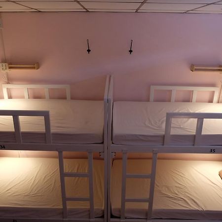 Tiny Hostel Bangkok Esterno foto