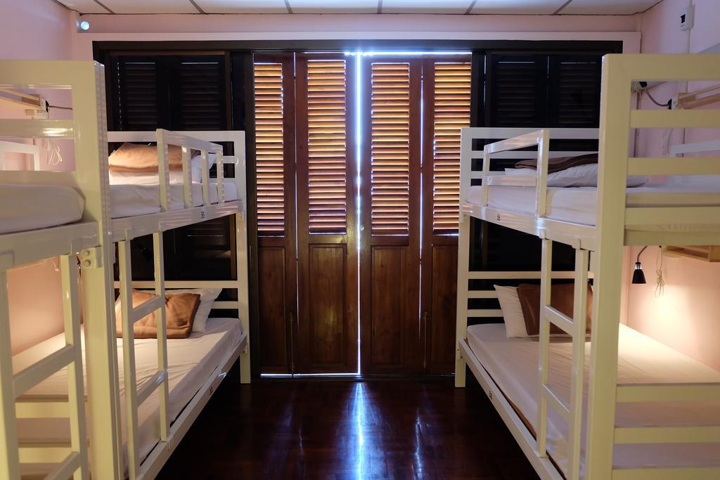 Tiny Hostel Bangkok Esterno foto