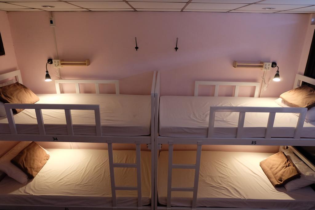 Tiny Hostel Bangkok Esterno foto