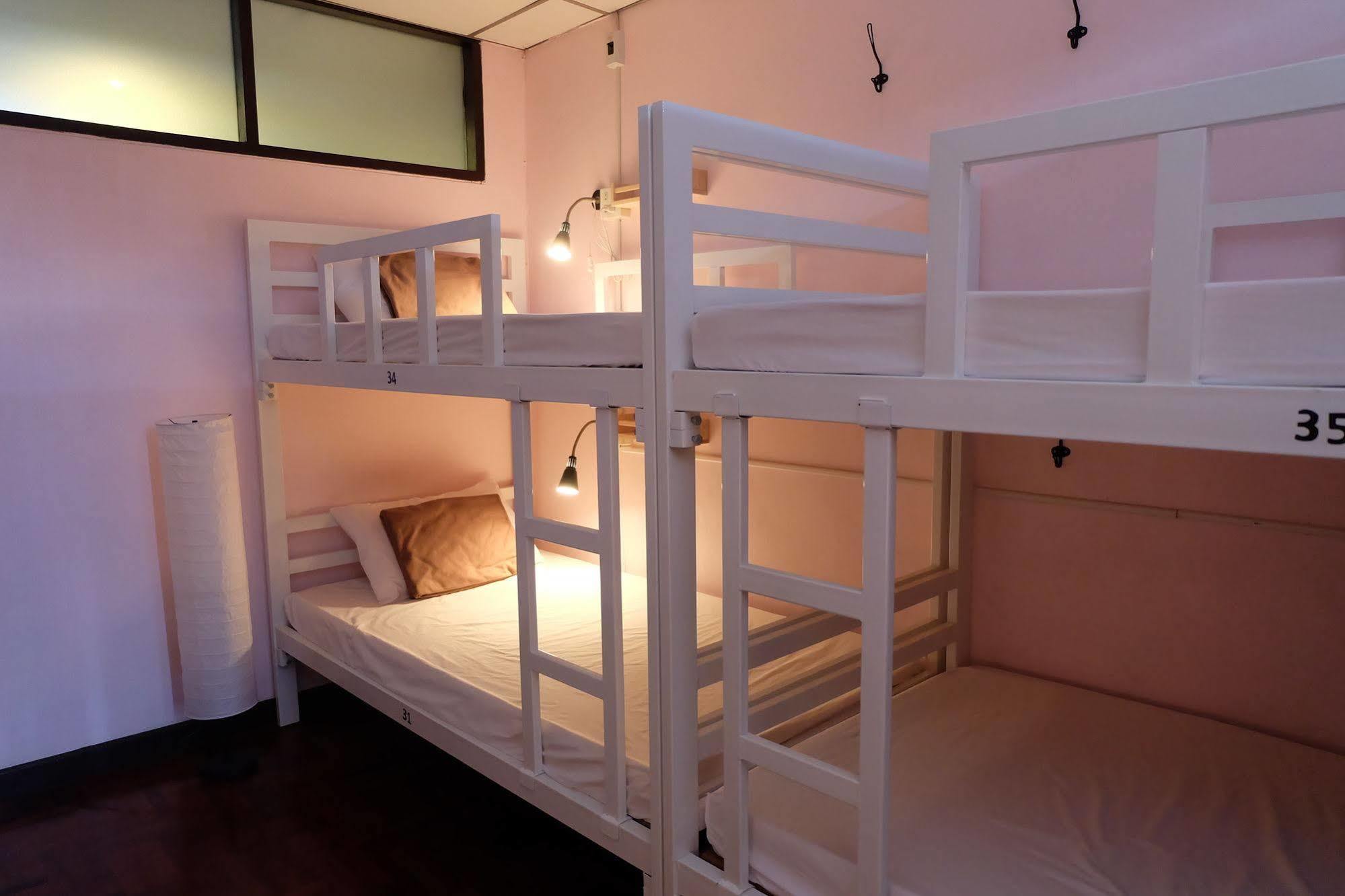Tiny Hostel Bangkok Esterno foto
