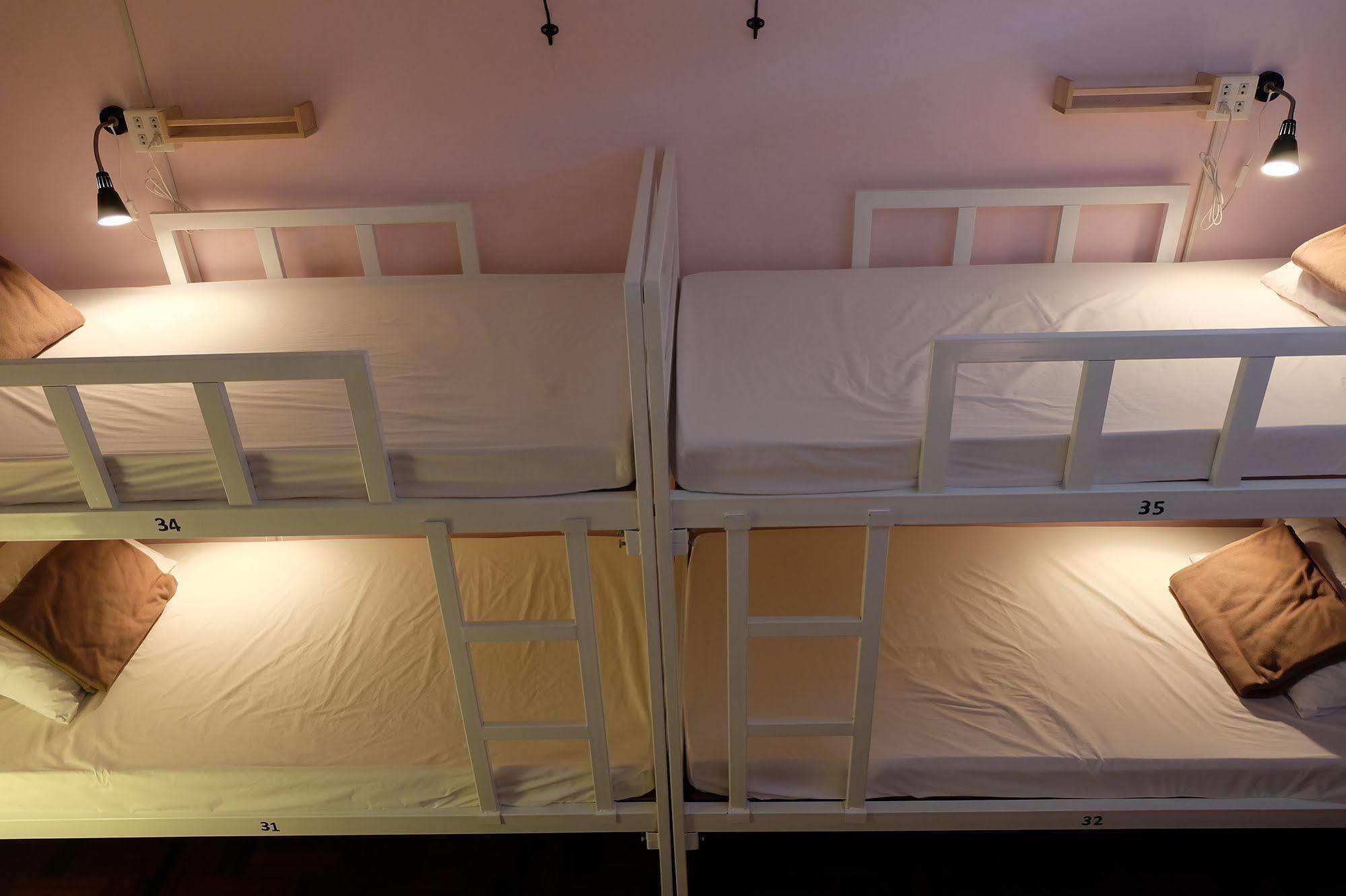 Tiny Hostel Bangkok Esterno foto