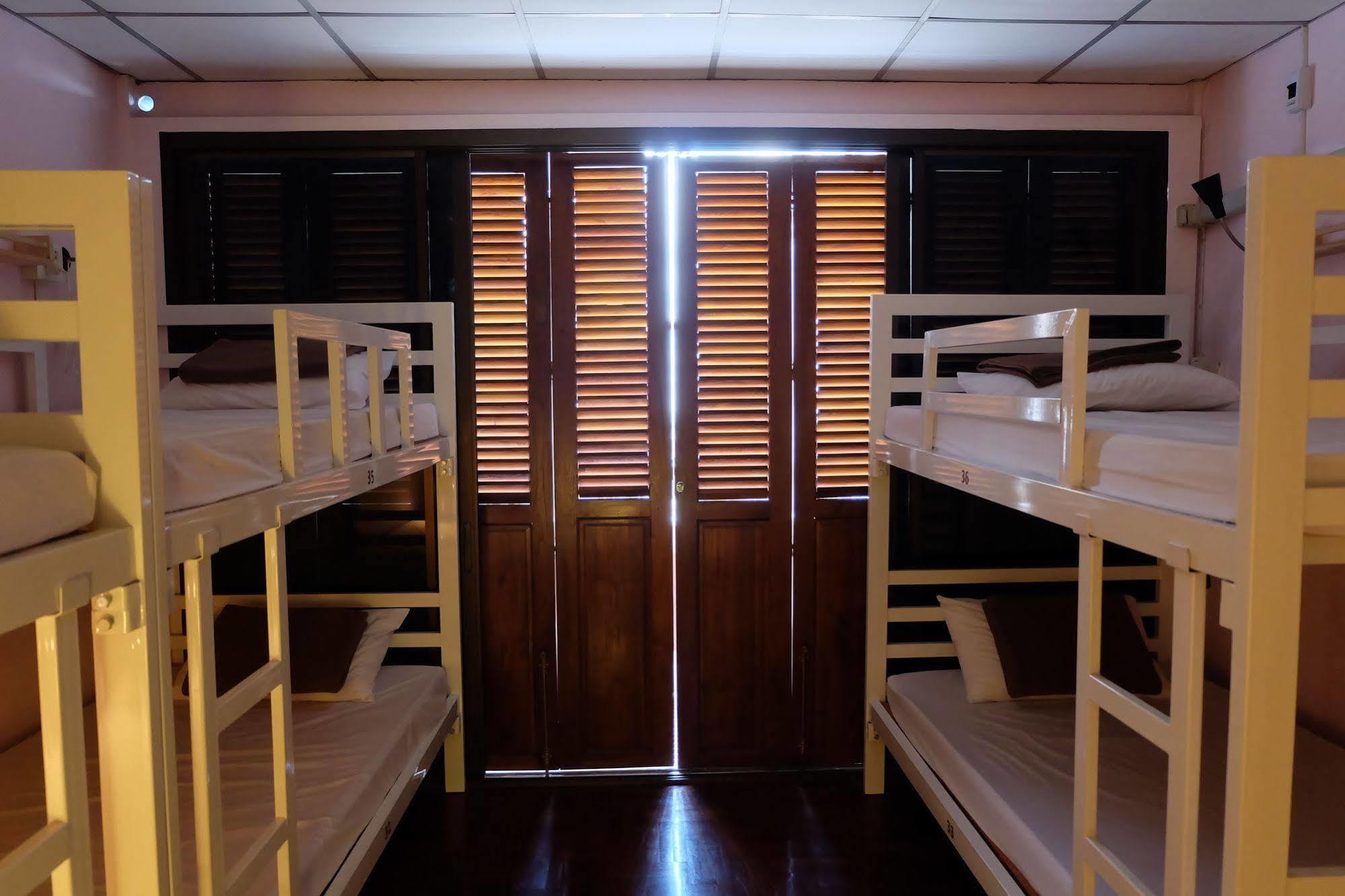 Tiny Hostel Bangkok Esterno foto