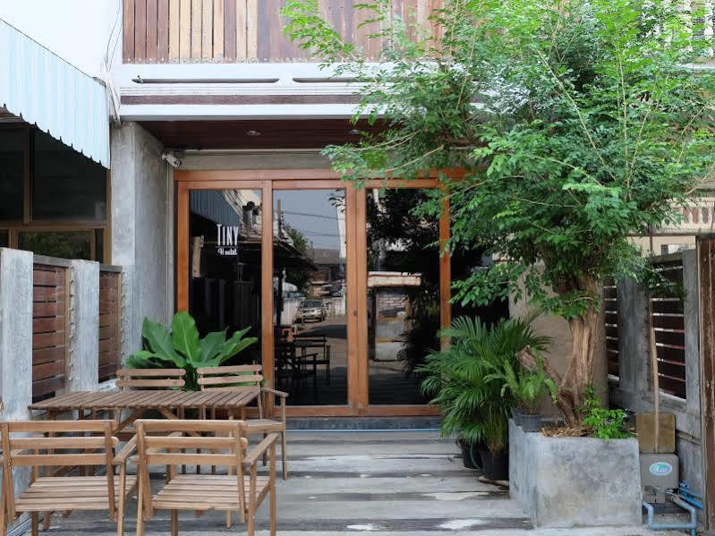 Tiny Hostel Bangkok Esterno foto